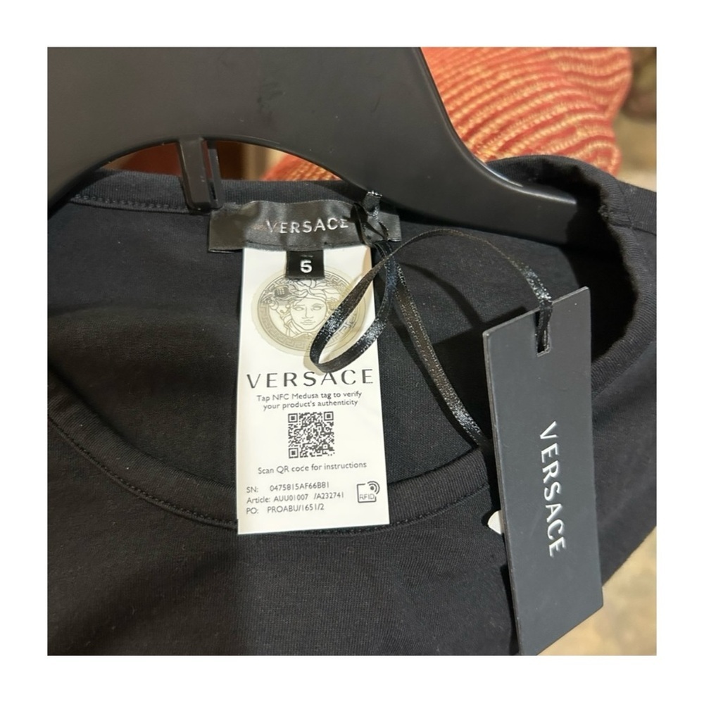 Versace, long sleeve cotton stretch, crewneck shirt size 5/large - Picture 3 of 4